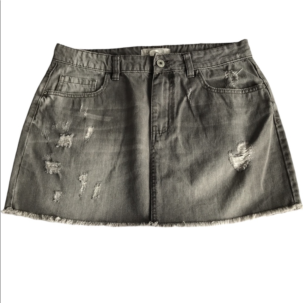 💕 Eighty Two Gray Denim Mini Skirt Size 11 Like New